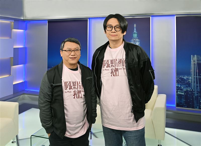 左起湯昇榮、鄭乃方首度合作執導《那張照片裡的我們》。(圖／台視提供)