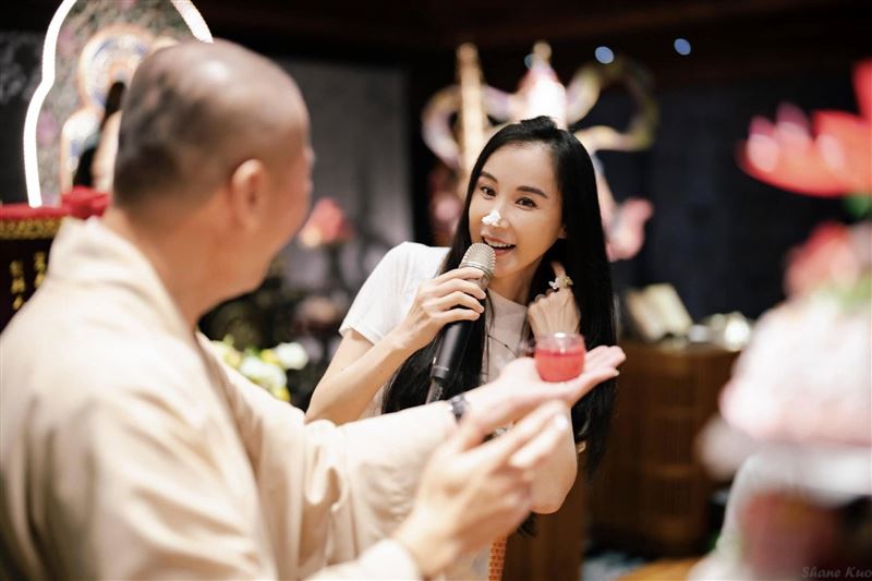 蕭薔始終笑看人生，坦言：「此生良緣就是珍世美學了，我把最美好的給了他，他把最珍貴的給了我。」（圖／翻攝自蕭薔FB）