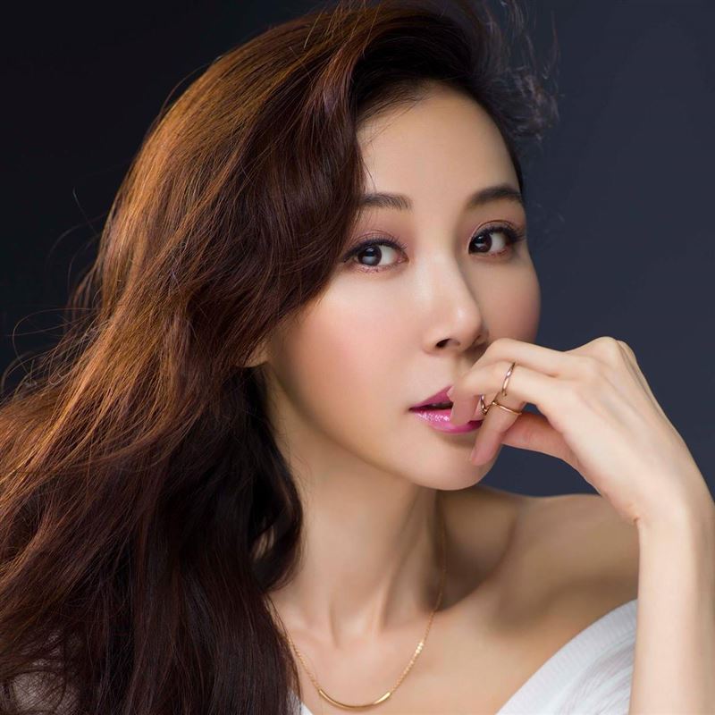 蕭薔也曾與製作人伍宗德合作拍攝「願有情慈善關懷系列」，走遍台灣各地，親眼見證需要被看見的角落。（圖／翻攝自蕭薔FB）