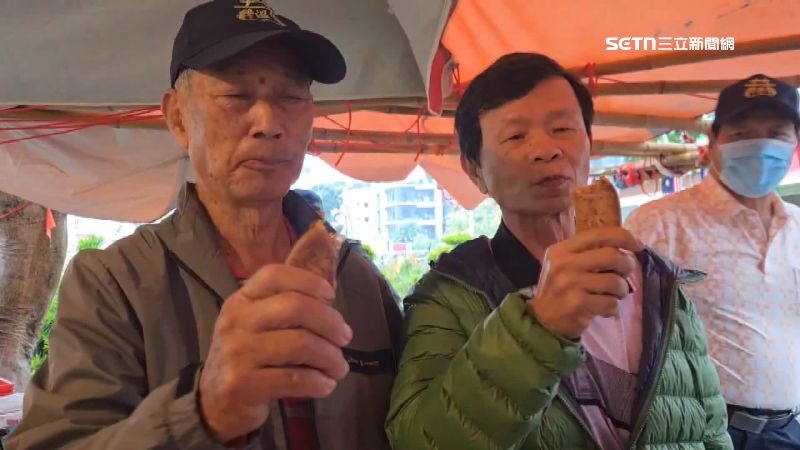 一大片烏魚子信徒直接開吃