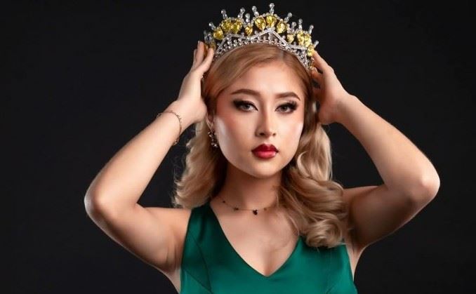 拉米蕾茲自2023年開始參與選美活動，並在家鄉奧特亞潘市奪下「五月花（Flor de Mayo）」頭銜。（圖／翻攝自網路）