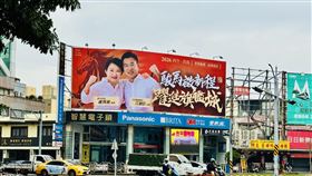 台中市區多處重要路口已掛上江啟臣與盧秀燕的合體看板（圖／江啟臣辦公室提供提供） 