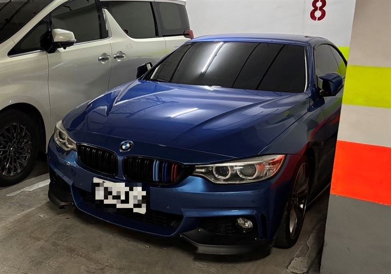 被查扣的BMW M3跑車。（圖／翻攝畫面）