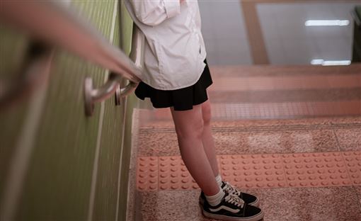 狂追女同學「軟硬兼施」還放話：要性侵妳