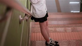 女學生，校園，男老師，騷擾（示意圖／PIXABAY）