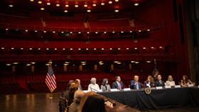 川普於今年3月在甘迺迪藝術中心聲明，要投入大量資金修繕中心。（圖／翻攝自X平台 @WhiteHouse）