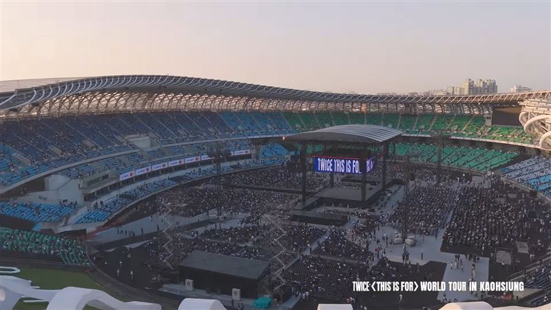 TWICE演出，2場吸引11萬人。（圖／翻攝自YT）