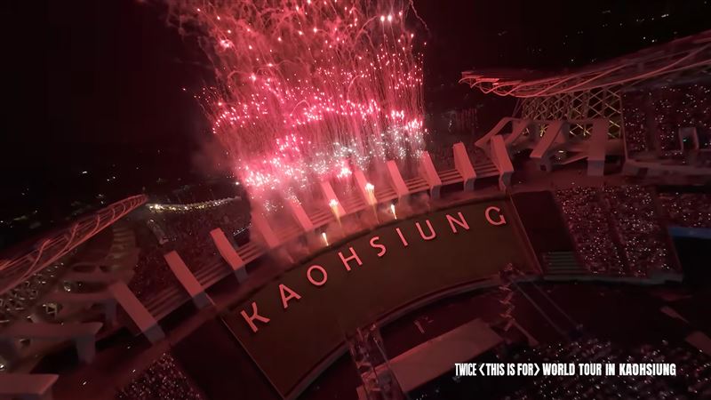 演唱會尾聲，煙火齊放相當壯觀。（圖／翻攝自YT）