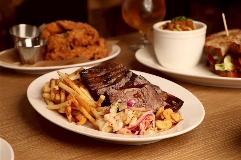 帶骨慢燉牛NT$880（臺南限定）。（圖／品牌業者提供）