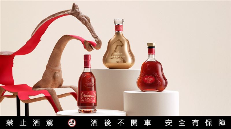 軒尼詩迎接2026馬年新春，推出年度匠心限量珍藏系列禮盒。（圖／品牌業者提供）