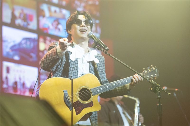 蕭煌奇與全方位樂團舉辦「逗陣的 全方位樂團30年演唱會」。（圖／中華民國身心障礙者藝文推廣協會提供）