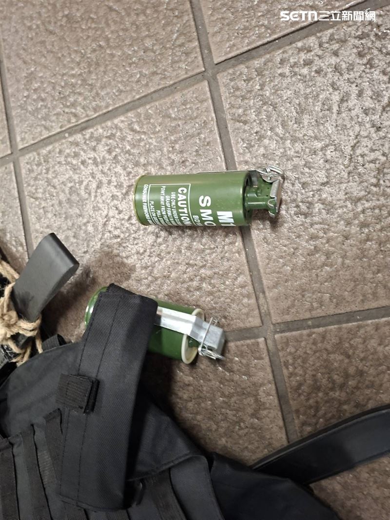 台北車站M7出口驚傳攻擊事件，1名民眾欲制止歹徒被砍成重傷。（圖／民眾提供）