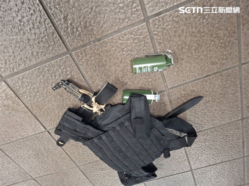 台北車站M7出口驚傳攻擊事件，1名民眾欲制止歹徒被砍成重傷。（圖／民眾提供）