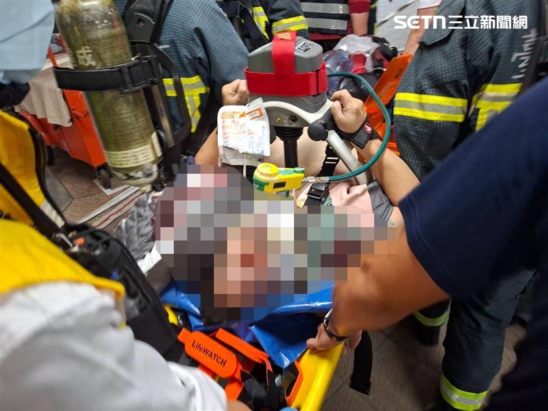 台北車站M7出口驚傳攻擊事件，1名民眾欲制止歹徒被砍成重傷。（圖／民眾提供）