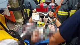 台北車站M7出口驚傳攻擊事件，1名民眾欲制止歹徒被砍成重傷。（圖／民眾提供）