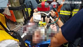 台北車站M7出口驚傳攻擊事件，1名民眾欲制止歹徒被砍成重傷。（圖／民眾提供）