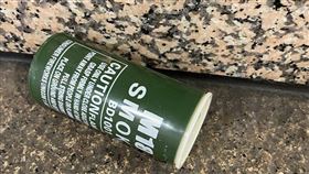 嫌犯丟擲的煙霧彈型號。（圖／翻攝畫面）