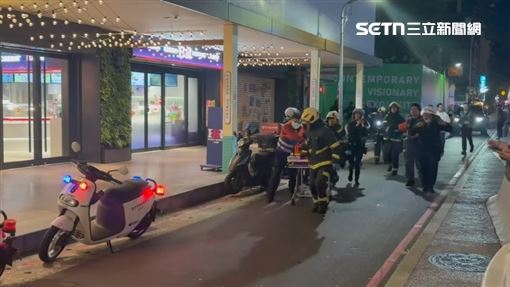 她搭手扶梯…張文在身後　店員救援逃死劫