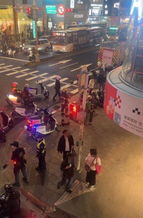 北捷發生煙霧彈砍人事件後，嫌犯疑似逃往中山站隨機砍人。（圖／翻攝自Threads）