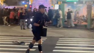 黑衣男正面曝光！持長刀殺進誠品見人就砍