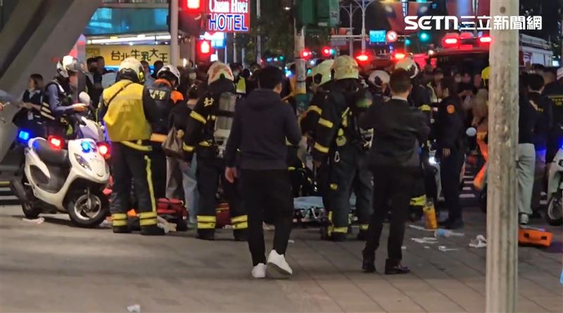 嫌犯恐怖攻擊後墜樓被送醫救治。（圖／民眾提供