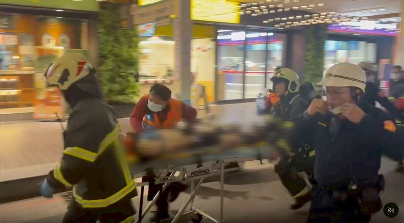 恐攻北車、中山站　嫌犯墜樓送醫畫面曝光