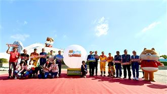 6米巨柴成為七股鹽山最萌地標！