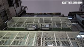 恐攻狂徒在台北車站旁邊承租套房，並著手開始研究如何製作汽油彈。（圖／翻攝畫面）