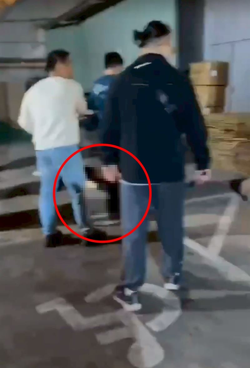 張文犯案後從百貨高處墜樓。（圖／翻攝畫面）