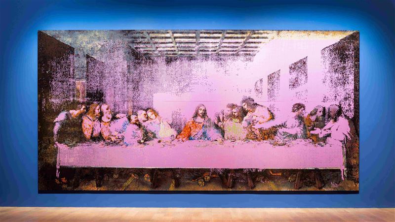 富邦美術館年底放大絕！三檔年度大展震撼齊發。1樓「步入永恆」集結賈科梅蒂、米羅與考爾德三大巨匠，展出曾刷新拍賣天價紀錄的《行走的人 I》。3樓「共鳴」驚見艾未未用37萬顆樂高堆砌的《最後的晚餐》，以及「常玉典藏展」罕見曝光的粉紅時期珍稀畫作。蔡康永、林志玲雙星獻聲導覽，邀您步入這場光與靈魂的藝術盛宴。（圖／富邦美術館提供）