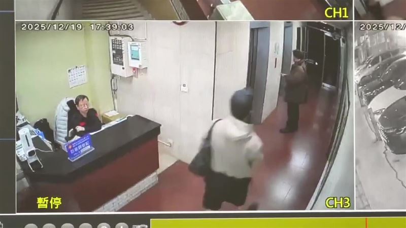 張文在商旅內製作25顆汽油彈，離開時帶著長刀、土製炸彈，上街無差別砍人。（圖／翻攝畫面）