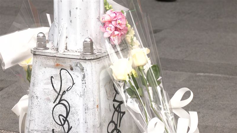 台北恐攻釀4死11傷！民眾自發獻白花哀悼