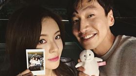 李光洙（右）和李先彬（左）愛情長跑8年，感情甜蜜。（圖／翻攝自李善彬IG）