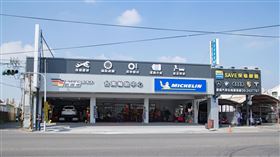 保修中心增設充電樁搶客。（圖／慶通汽車提供） 