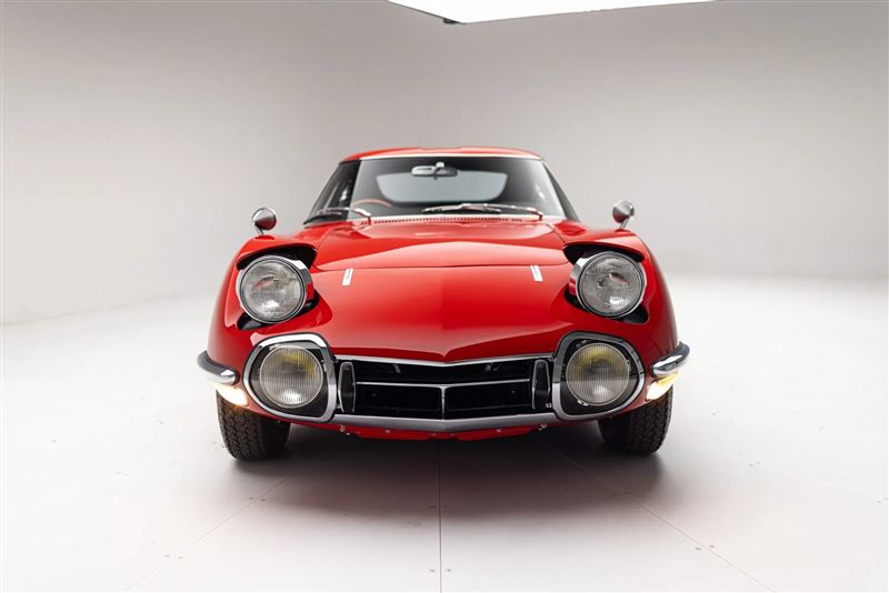 特殊的彈出試大燈。（圖／翻攝Bring a Trailer網站）