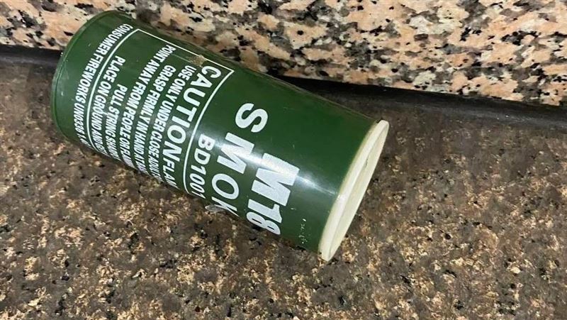 受到生存遊戲玩家喜愛的「SG仿真版煙霧彈」被張文用於隨機殺人。（圖／翻攝畫面）