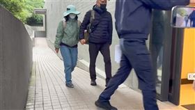 張文的父母低調現身。（圖／翻攝畫面）