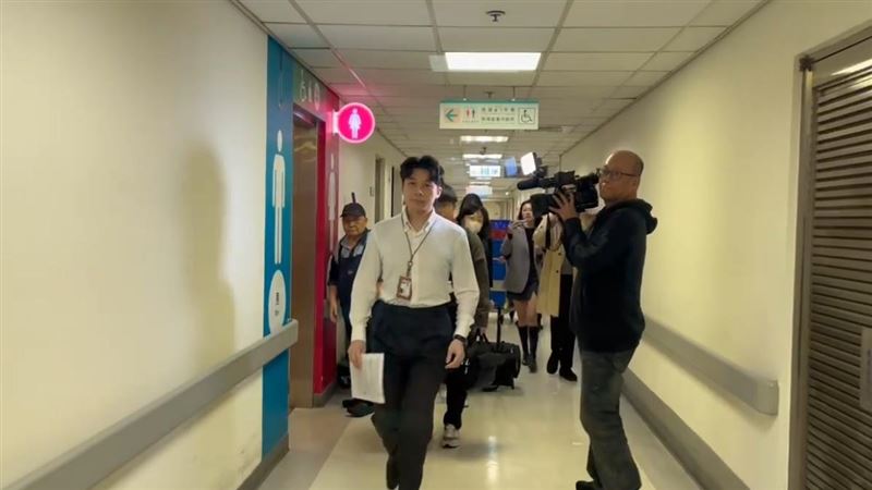 嫌犯張文隨機攻擊釀4死11傷，檢察官抵達新光醫院相驗。（圖／翻攝畫面）