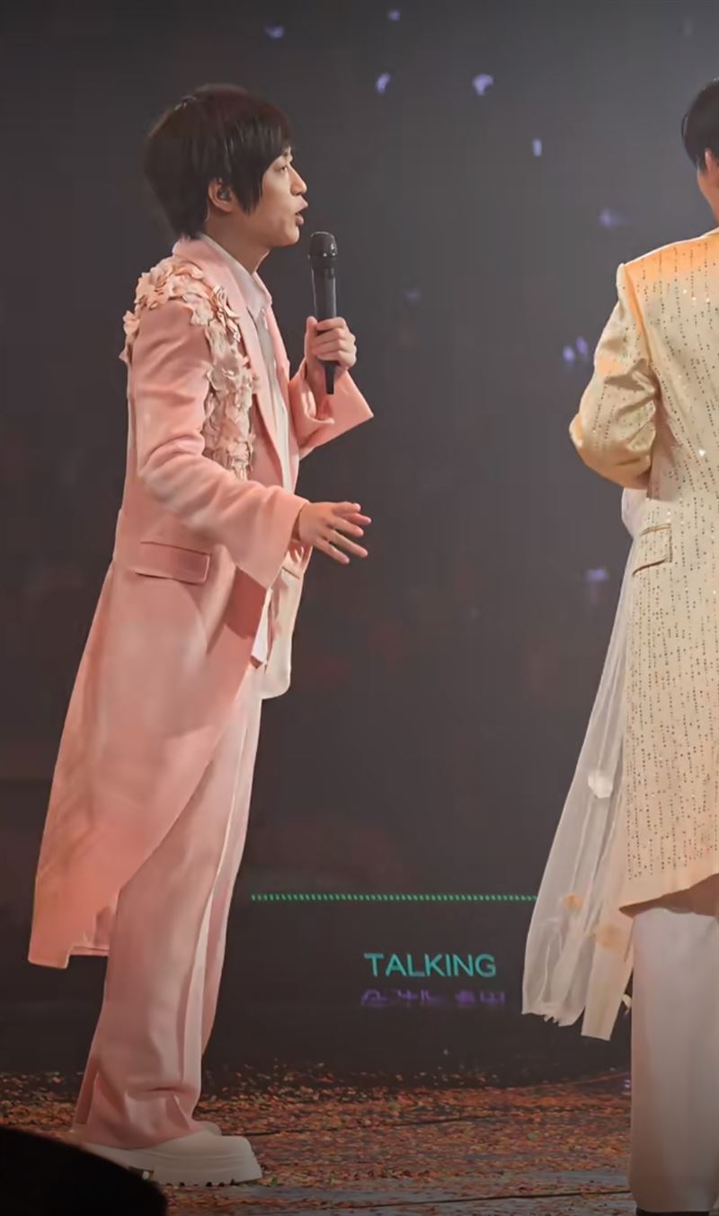 五月天主唱阿信攜手F3成員言承旭、周渝民、吳建豪合體。(圖/翻攝自小紅書)