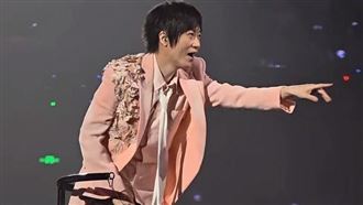 五月天阿信變長腿美男！合體F3風格大改變