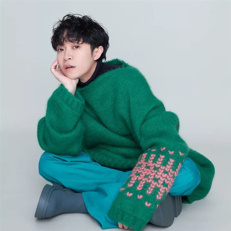 吳青峰則同樣貼出雙手合十圖片哀悼。（圖／翻攝自IG @imqingfeng）