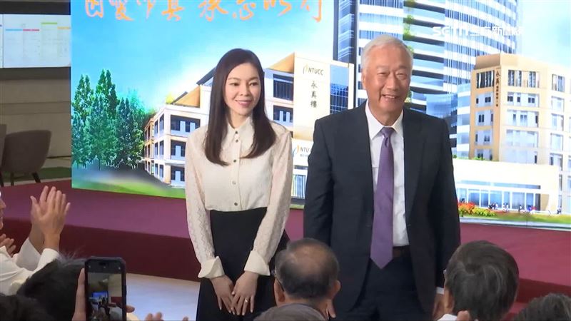 郭台銘與太太曾馨瑩一同出席活動