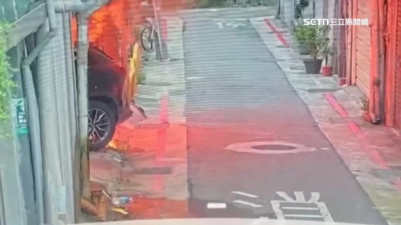 殺人犯張文在在長安東路巷弄內縱火燒車