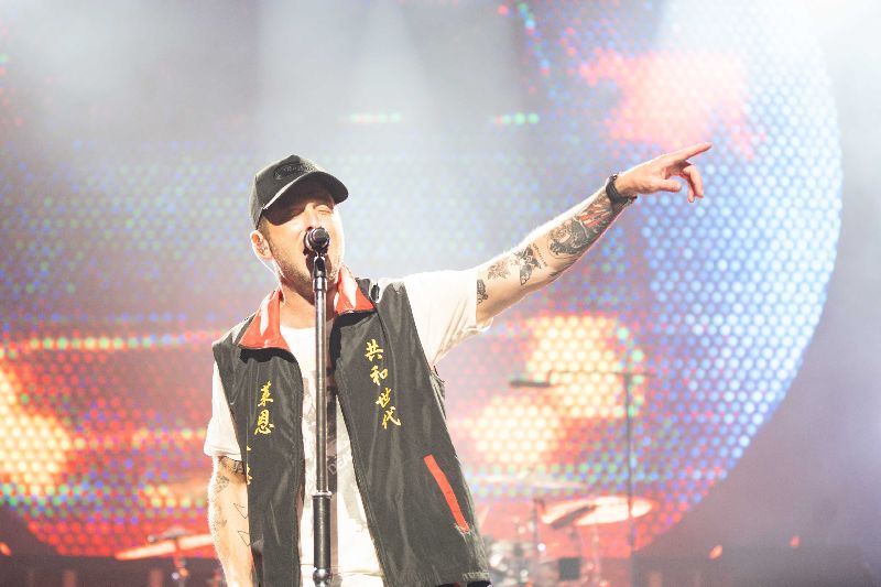 OneRepublic（共和世代）主唱萊恩泰德特別準備中文跟歌迷互動，透露自己喜歡吃水餃。（圖／中央社）