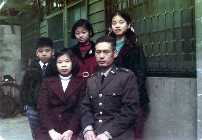 冬至最暖的一碗湯圓曝光！100歲人瑞龔爺爺在眷村飄香35年的甜酒釀故事超動人。圖後中為《自立甜酒釀》第二代接班人龔詠涵。（圖／龔詠涵提供）