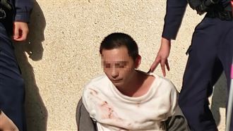 新／男拿雙刀衝加油站　喊這句秒遭警逮