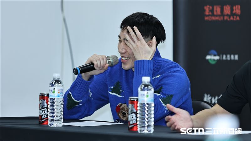 TPBL例行賽，新北國王後衛林書緯在賽後記者會談自己的新髮型。（圖／記者劉彥池攝影）