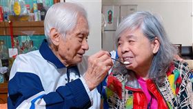 冬至最暖的一碗湯圓曝光！100歲人瑞龔爺爺在眷村飄香35年的甜酒釀故事超動人。（圖／龔詠涵提供）