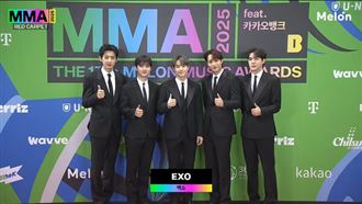 EXO睽違8年合體　D.O.曬淚崩照：愛哭鬼們