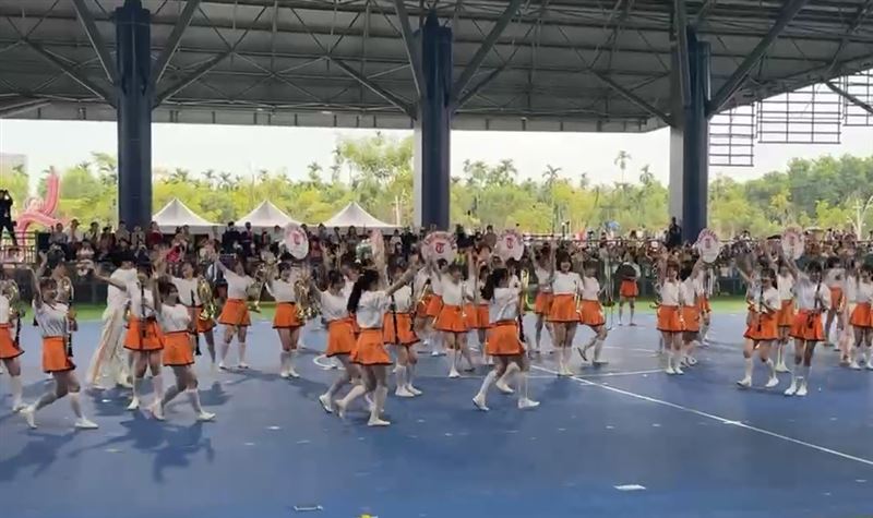 整齊劃一的隊形帶給觀眾世界級的水準。（圖／翻攝畫面）